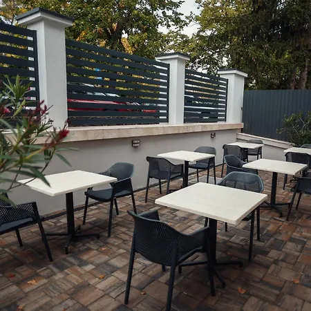 Bed and breakfast Lumen Gasztropanzió 4*